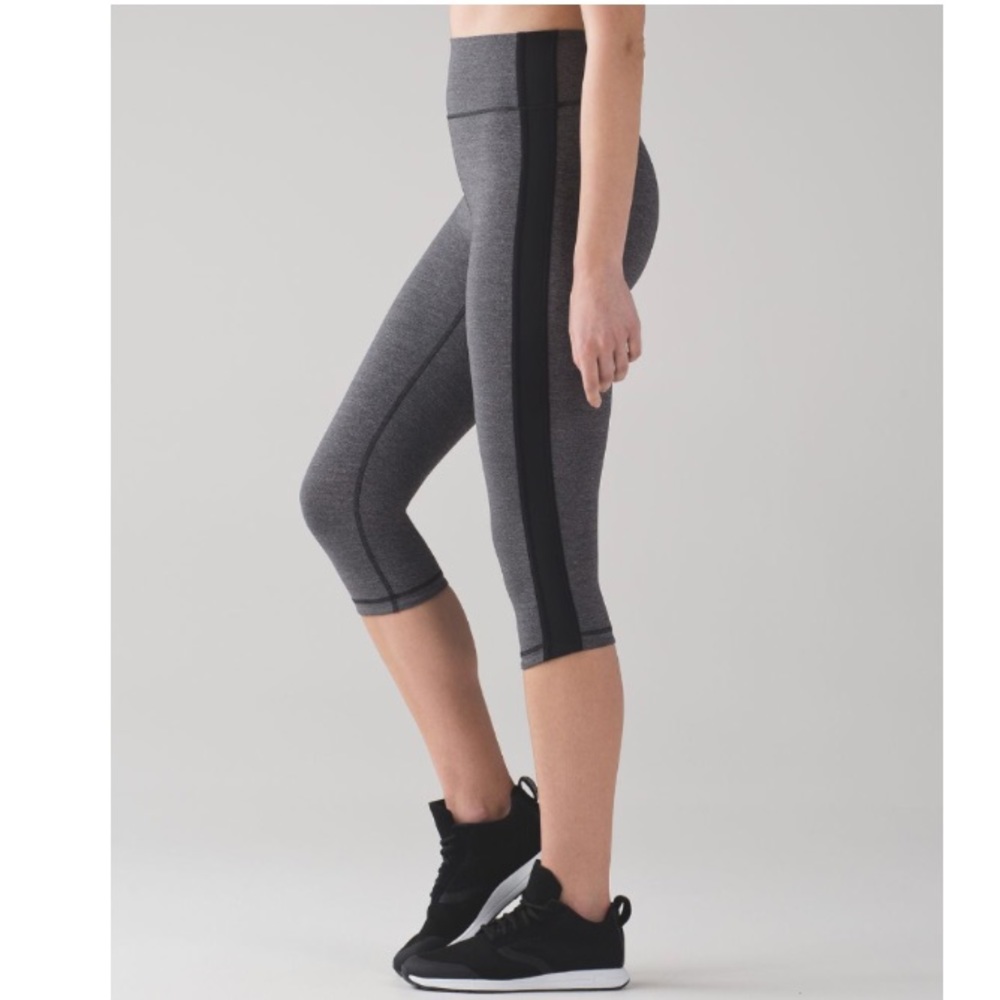 Lululemon “squad goals” crop